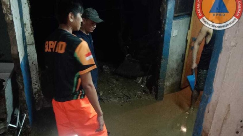 Dua Kampung di Bogor Terendam Banjir akibat Penumpukan Sampah, Ratusan Warga Terdampak