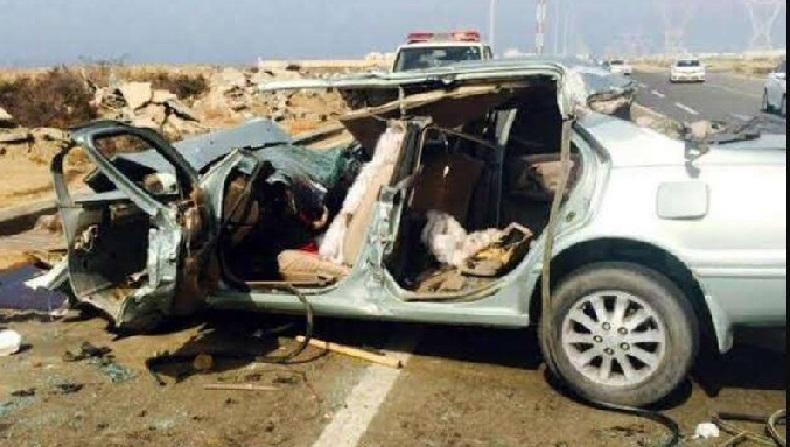 Mobil Ringsek Usai Tabrak Gerombolan Unta yang Tiba-Tiba Menyeberang Jalan, 2 Orang Tewas