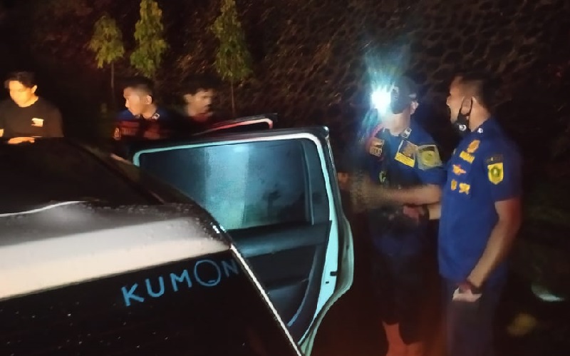 Horor Mobil Terjebak Banjir di Terowongan Sentul, Damkar Berjibaku 1 Jam Bebaskan Pengemudi