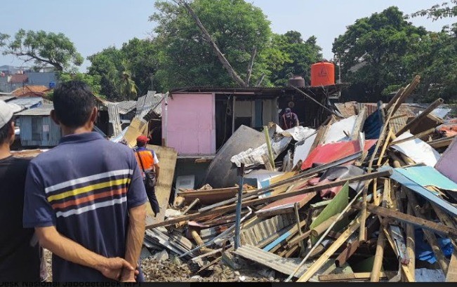 Jadi Lokasi Prostitusi, 120 Bangunan Liar di Gunung Antang Jaktim Dibongkar