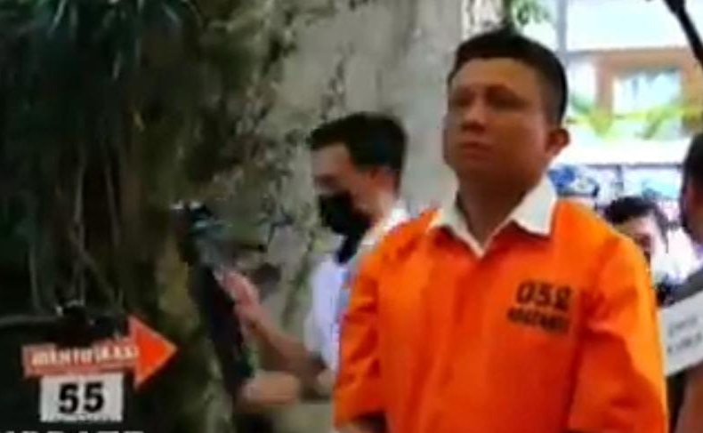 Saat Ferdy Sambo Masuk ke Rumah Dinas Pakai Baju Tahanan dan Tangan Terikat