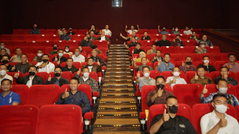 Kenang Perjuangan Densus 88, Kapolda Jatim Ajak Anggota Nobar Film Sayap-Sayap Patah