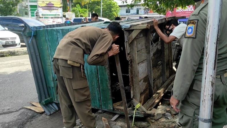 Langgar Perda, Lapak PKL di Pasar Muntok Ditertibkan Satpol PP Bangka Barat