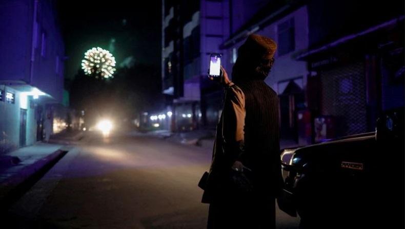 Pesta Kembang Api Tampak di Langit Kabul, Ternyata Taliban Rayakan Ini