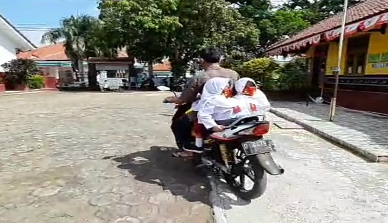 Keluhkan Pegal saat Belajar, Anak Kembar Siam Garut Akan Dibawa ke RSHS Bandung