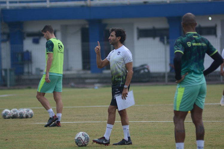 Luis Milla Mulai Pimpin Latihan Perdana Persib, Febri Hariyadi Cs Lakukan Ini