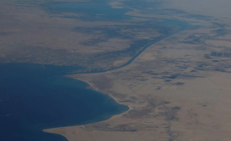 Kapal Tunda Tenggelam usai Tabrak Kapal Tanker di Terusan Suez