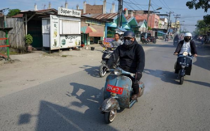 Wakil Walkot Medan Aulia Rachman Naik Vespa Jadul Tanpa Modifikasi, Warna Tampak Pudar