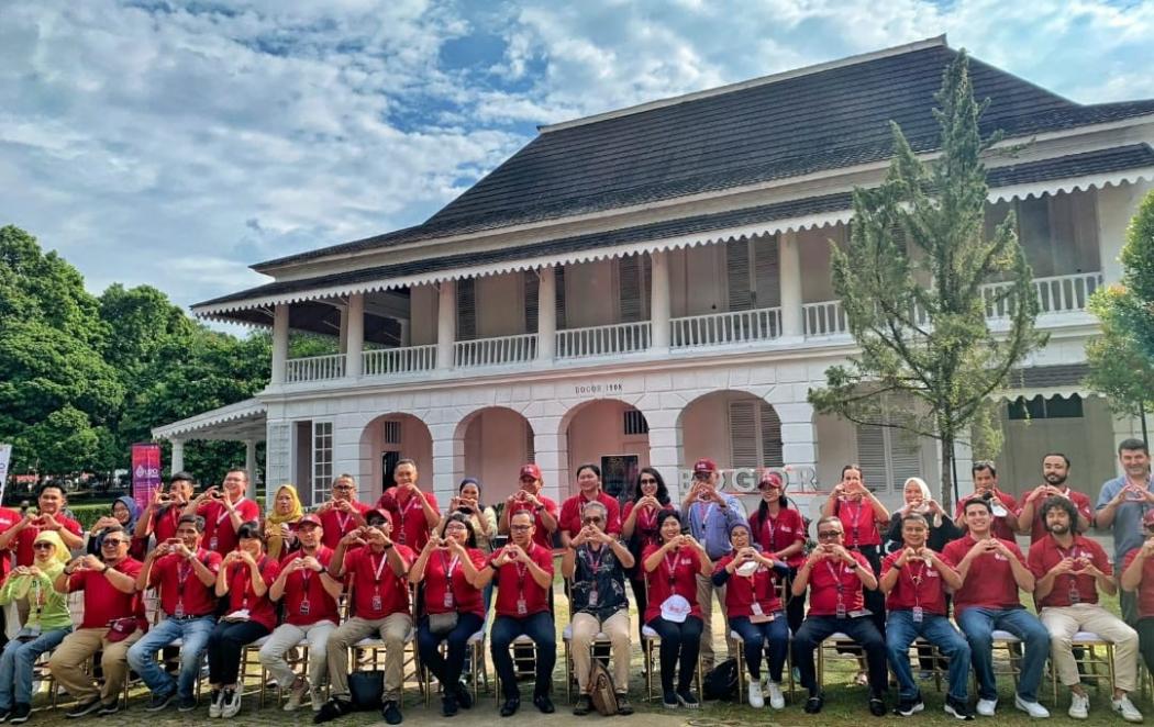 Bima Arya Ajak Wali Kota Delegasi U20 Berkeliling Kebun Raya Bogor