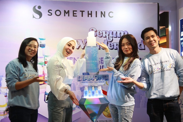 Gaet Syahrini Jadi Brand Ambasador, Somethinc Luncurkan Diamond Phyto Stem Cell Serum