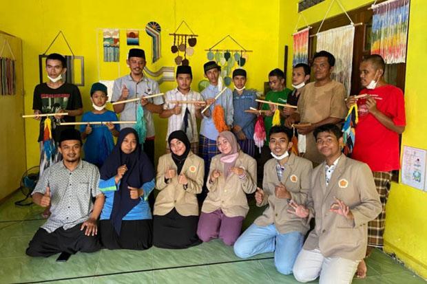 Hebat, Mahasiswa UGM Ini Kenalkan Penyembuhan ODGJ dengan Kerajinan
