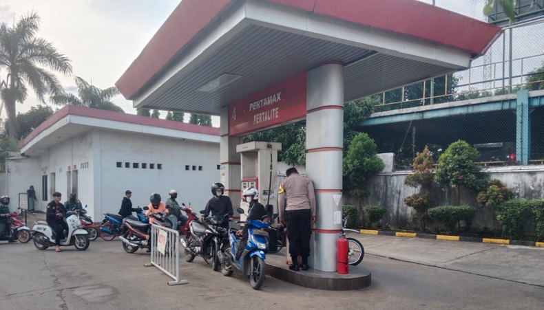 Harga BBM Naik, Polisi Jaga 15 SPBU di Gunung Putri Bogor