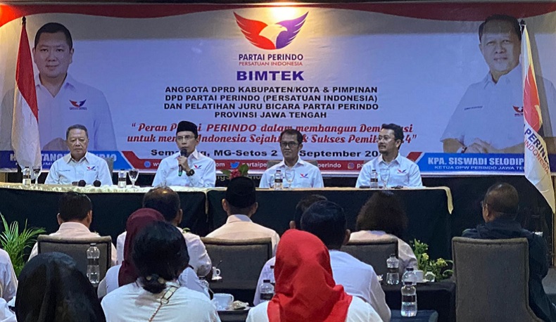 Sebar Ribuan Gerobak, TGB Zainul Majdi : Perindo Terus Berjuang untuk Rakyat