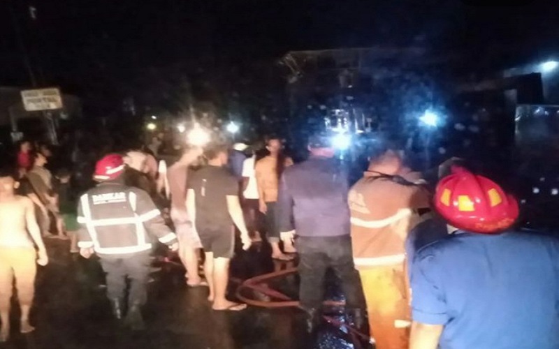 Diduga gegara Puntung Rokok, Ruko Jual BBM Eceran di Deliserdang Terbakar