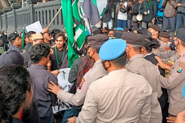 Demo BBM Naik, 2 Kelompok Mahasiswa di Malang Sampaikan Sejumlah Tuntutan ke Pemerintah 