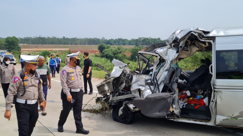 Fakta Kecelakaan Maut di Tol Batang-Semarang, Sopir Diduga Ngantuk hingga 7 Orang Tewas