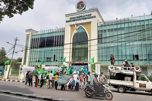 Simpatisan Pendukung Suharso Monoarfa Geruduk DPP PPP, Begini Situasinya