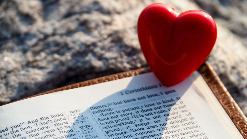 30 Contoh Syair Nasihat, Jenaka, Romantis, Agama, Lengkap!