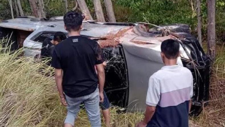 Mobil Triton Hilang Kendali Tabrak Pohon di Merauke, Pengemudi Tewas di TKP