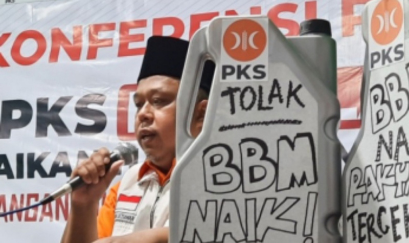 Prihatin Rakyat Kecil, PKS Minta Presiden Jokowi Batalkan Kenaikan Harga BBM Bersubsidi