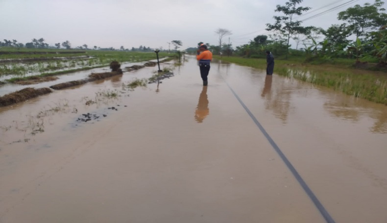 Banjir Rendam Rel Kereta, KA Siliwangi Terhenti 40 Menit di Stasiun Cibeber Cianjur