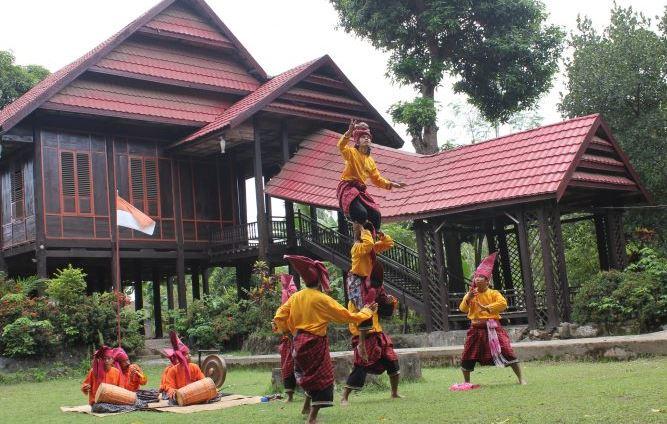 9 Suku-suku di Pulau Sulawesi, Bugis Miliki Dialek Sendiri