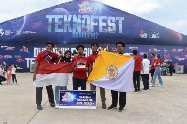Keren, UGM Sabet Juara III Kompetisi Model Satelit di Turki