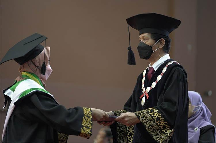 UMY Wisuda 1.237 Mahasiswa, Rektor: Wisudawan Harus Berperan Membangun Bangsa