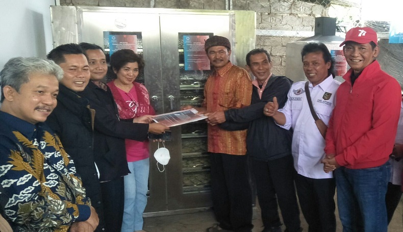Bantu Petani Lembang KBB, Tim LPPM ITB Ciptakan Lemari Pengering agar Sayuran Awet