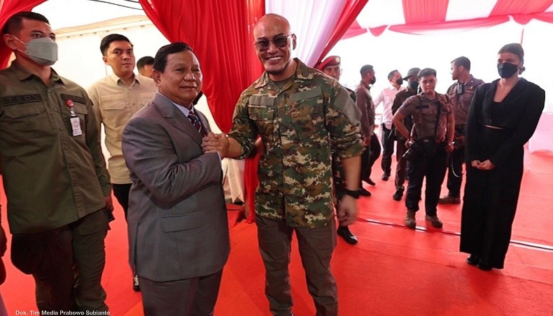Semringah! Ini Momen Prabowo Dihampiri Deddy Corbuzier Selepas Upacara Penetapan Komcad 2022