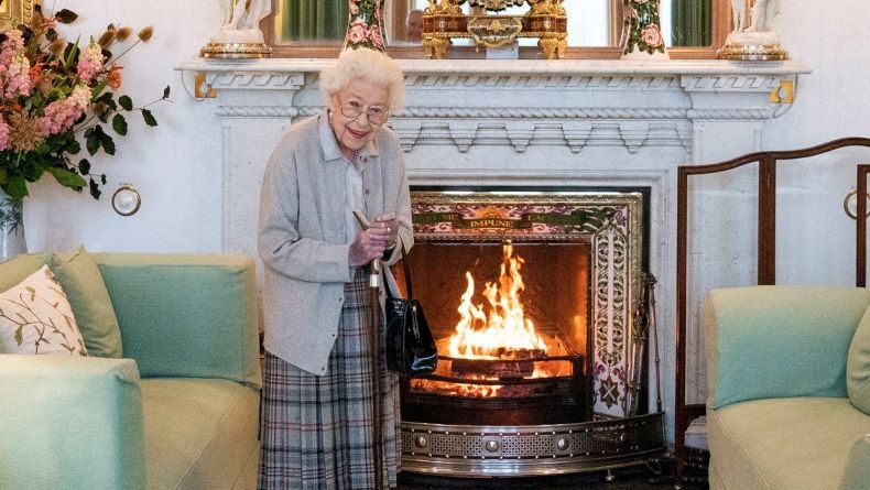 Kondisi Ratu Elizabeth II Drop, Istana Buckingham Tepis Sempat Jatuh