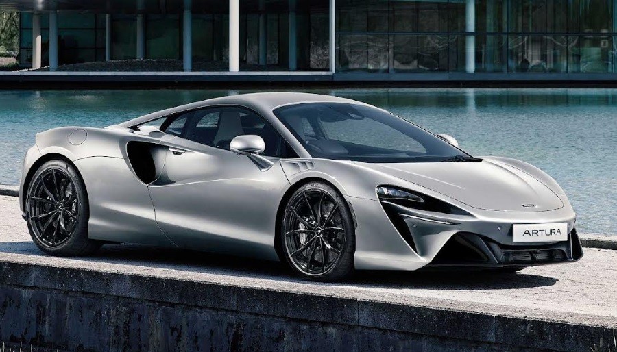 Sampaikan Duka Mendalam, McLaren Ungkap Supercar Artura Edisi Spesial Ratu Elizabeth II