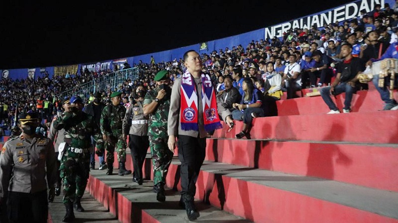 Akhiri Rivalitas, Suporter Arema dan Persib Bandung Akan Duduk Satu Tribun