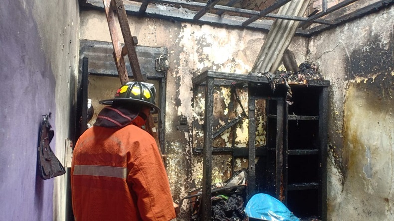 Kebakaran Hanguskan Rumah Kontrakan di Bintara Bekasi, Diduga akibat Korsleting Alat Elektronik