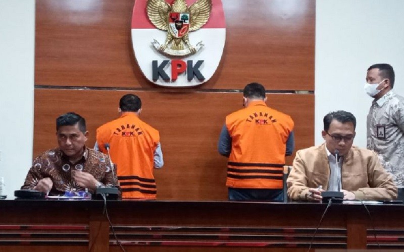 Bupati Mamberamo Tengah Ricky Ham Pagawak Terus Diburu, 2 Pemberi Suap Ditahan KPK