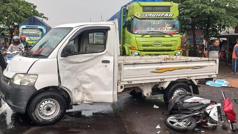 Tabrakan Mobil Vs Sepeda Motor di Sragen, 1 Orang Tewas  