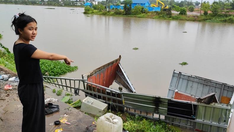 Diterjang Puting Beliung, Warung Warga di Pangkalpinang Nyungsep ke Sungai 
