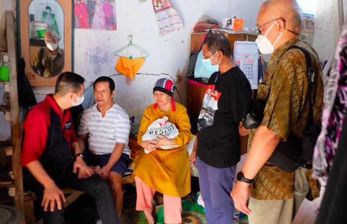 Dukung Pemerintah Atasi Dampak Kenaikan BBM, Artha Graha Peduli Salurkan BLT dan Sembako   