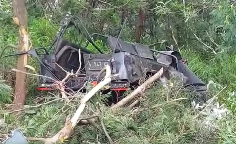 Seluruh Penumpang Terlempar saat Jeep Terjun ke Jurang, Ini Penampakannya 