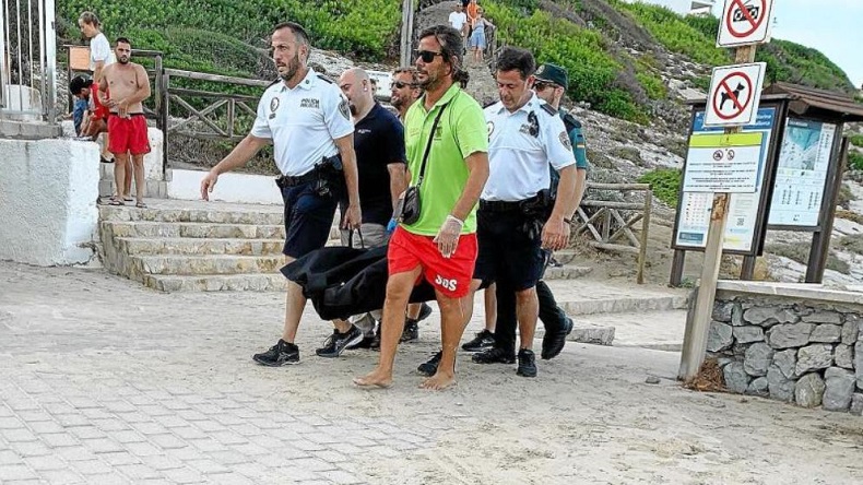 2 Wisatawan Asing Tewas Disambar Petir di Pantai, Tubuh Salah 1 Korban Gosong