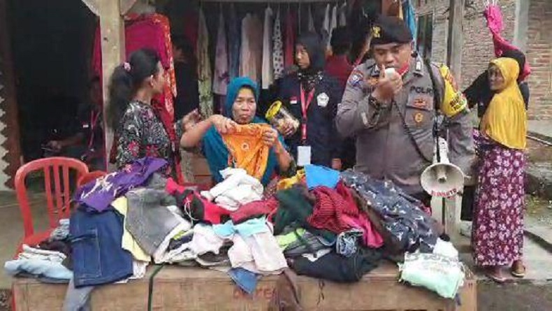 Jual Pakaian Pantas Pakai, Cara Bhabinkamtibmas di Boyolali Bantu Warga Terdampak BBM Naik