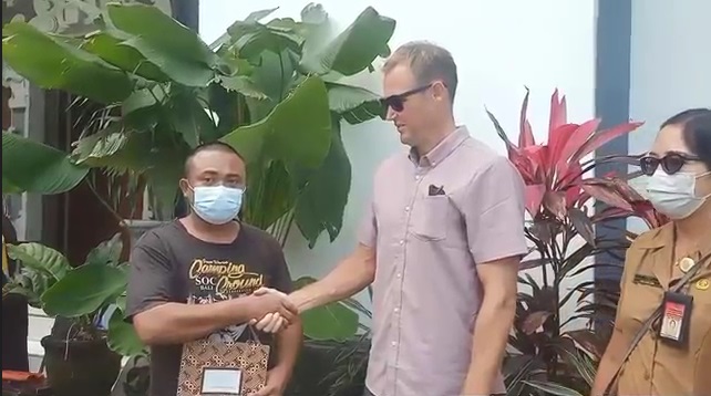 Bule AS Maafkan Warga Jembrana yang Curi HP dan Duit Miliknya, Pelaku Akhirnya Dilepaskan