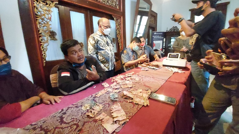 6 Fakta Samin Penjaga Sekolah Kehilangan Uang Rp50 Juta Dimakan Rayap, Nomor 4 Bikin Tambah Sedih 
