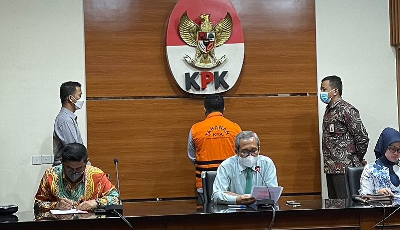 Tersangka Penyuap Bupati Mamberamo Tengah Marten Toding Ditahan KPK selama 20 Hari