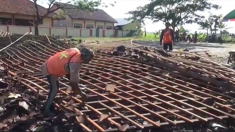 Jateng Masih Berpotensi Cuaca Buruk, BMKG: Waspadai Longsor dan Angin Kencang 