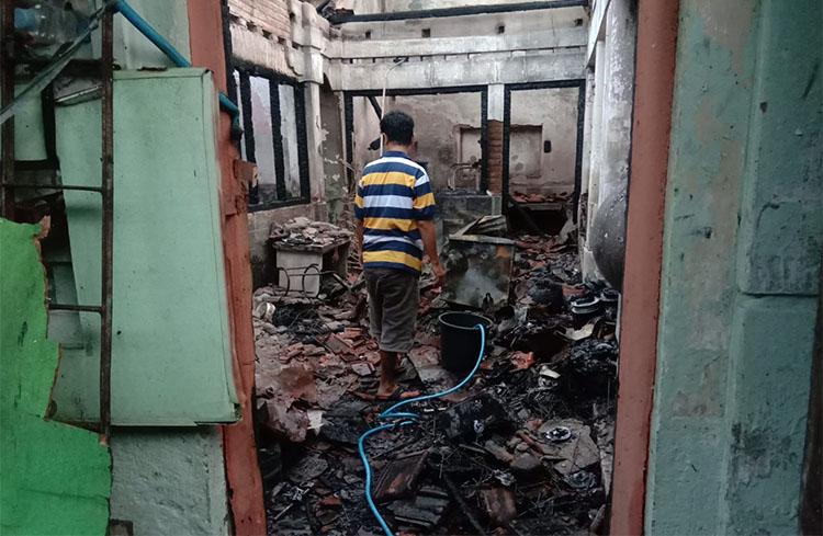 Tak Terima Ditegur Main HP di Masjid, Juru Parkir di Yogyakarta Bakar Rumah Warga