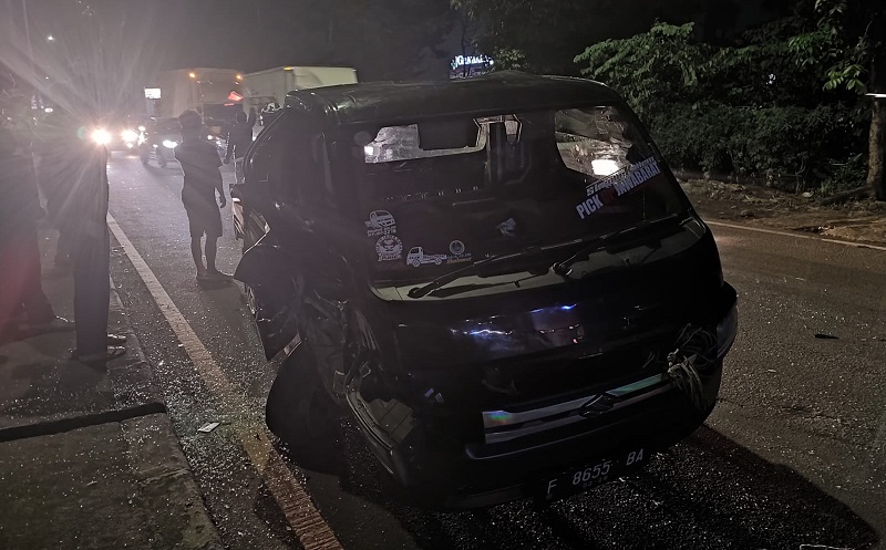 Mobil Pikap Tabrak Tiang di Sukaraja Bogor, Sopir Diduga Kelelahan