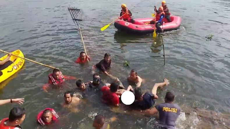 Pemuda Tewas di Situ Gede Tasikmalaya, Keluarga Histeris saat Jasad Korban Dievakuasi