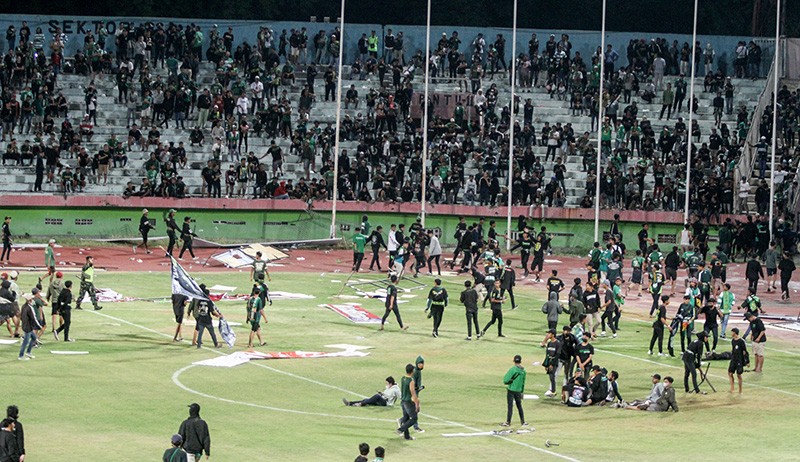 Bonek Ngamuk Rusak Stadion, Wali Kota Eri Cahyadi Minta Maaf ke Bupati Sidoarjo 