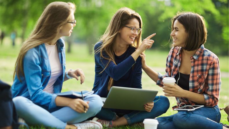 Deretan Contoh Interaksi Antar Individu, Kamu Harus Tahu!